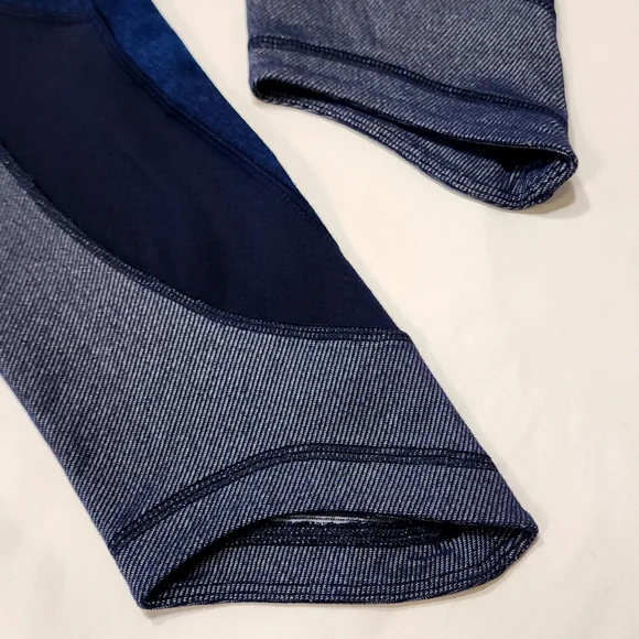 LULULEMON *Special Edition* Wunder Under Crop - Blue/Black/White - Size 4 - Picture 5 of 13